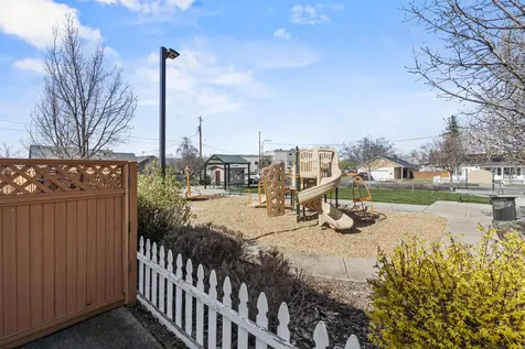 613 N Bartlett Street Medford OR 97501