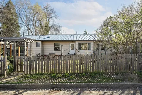 418 Lit Way Ashland OR 97520
