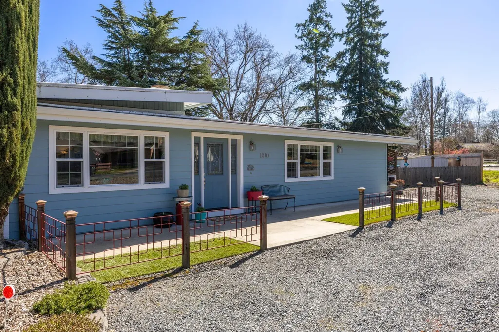 1804 Niedermeyer Drive Central Point OR 97502
