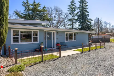 1804 Niedermeyer Drive Central Point OR 97502