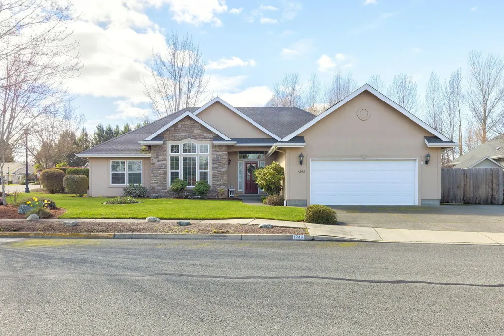1248 Devonshire Way Grants Pass OR 97527