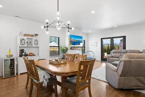 80 Woodlands Drive Eagle Point OR 97524