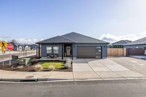80 Woodlands Drive Eagle Point OR 97524