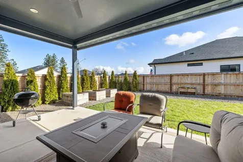 80 Woodlands Drive Eagle Point OR 97524