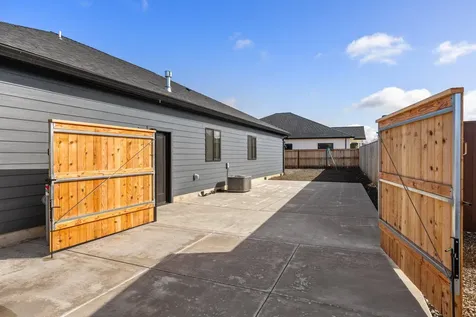 80 Woodlands Drive Eagle Point OR 97524