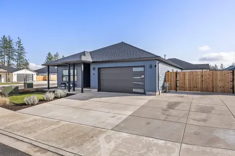 80 Woodlands Drive Eagle Point OR 97524