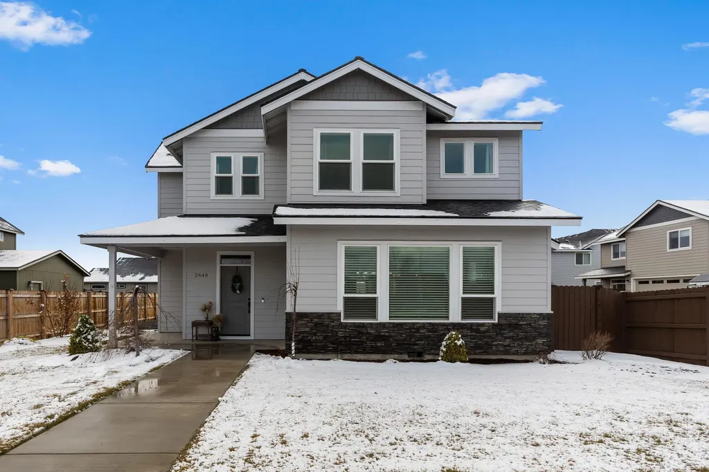 2648 NW Hemlock Avenue Redmond OR 97756
