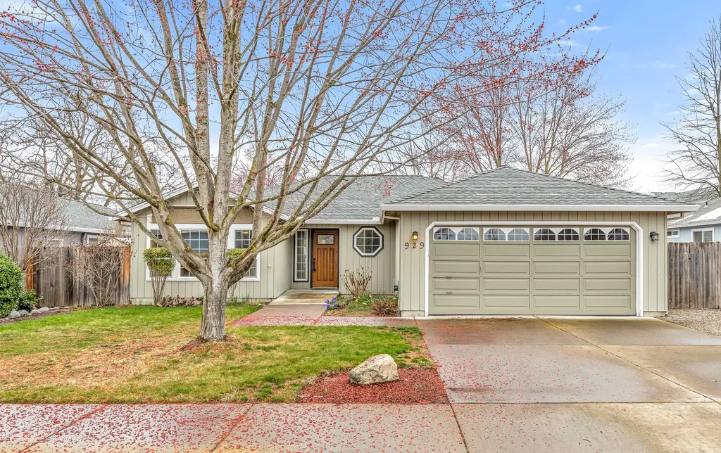 929 Rebecca Drive Phoenix OR 97535