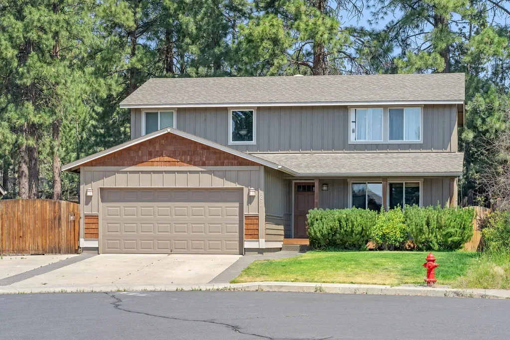 3098 NW Kelly Hill Court Bend OR 97703