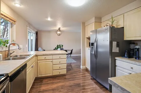 3098 NW Kelly Hill Court Bend OR 97703