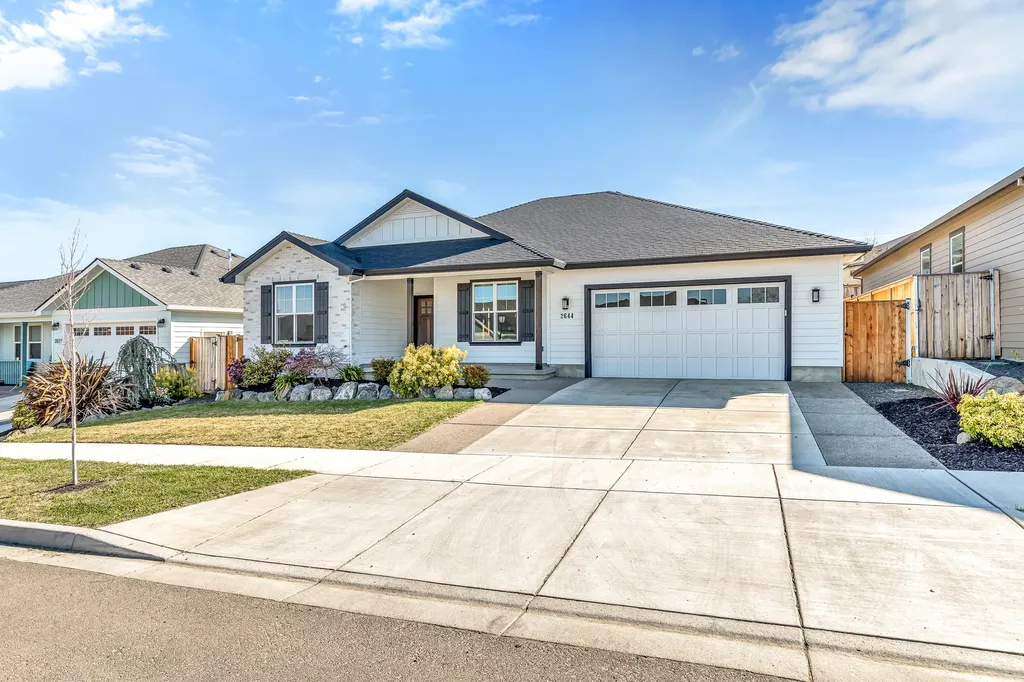 2644 Farmington Avenue Medford OR 97504