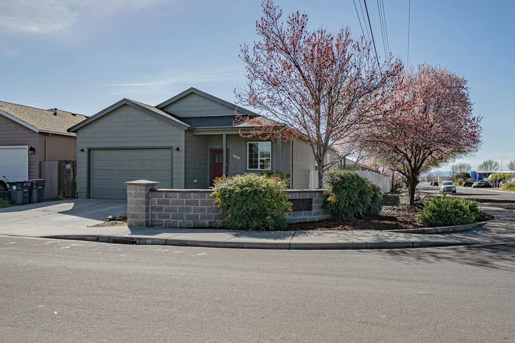 7429 Greystone Drive White City OR 97503