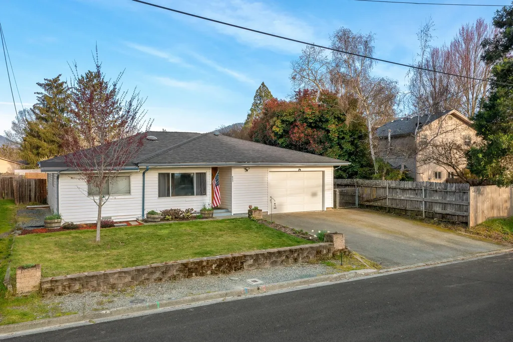 933 SW Laurel Street Grants Pass OR 97526