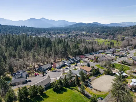 1214 SE Allenwood Drive Grants Pass OR 97527