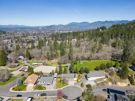 1214 SE Allenwood Drive Grants Pass OR 97527