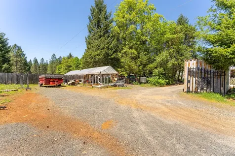 118 Airport Drive Cave Junction OR 97523