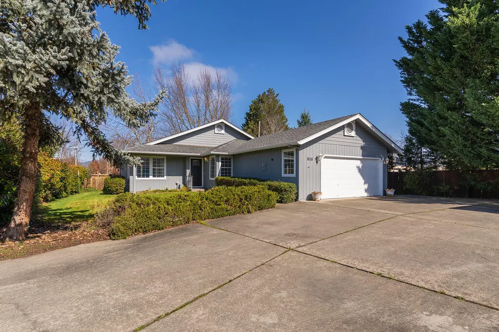1835 Meadow Glen Grants Pass OR 97527