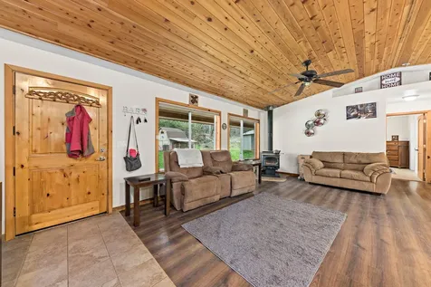 2042 Ranchero Road Glendale OR 97442