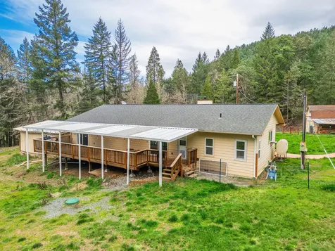 2042 Ranchero Road Glendale OR 97442