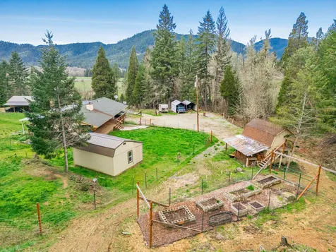 2042 Ranchero Road Glendale OR 97442