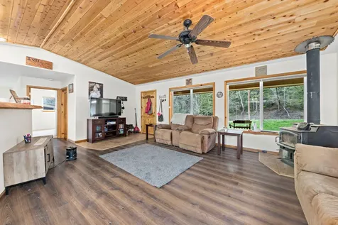 2042 Ranchero Road Glendale OR 97442