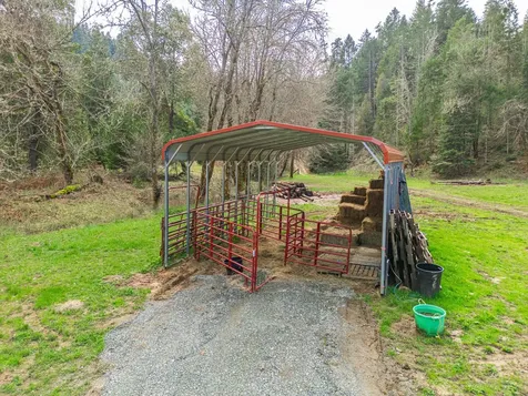 2042 Ranchero Road Glendale OR 97442