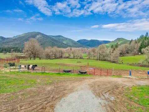 2042 Ranchero Road Glendale OR 97442