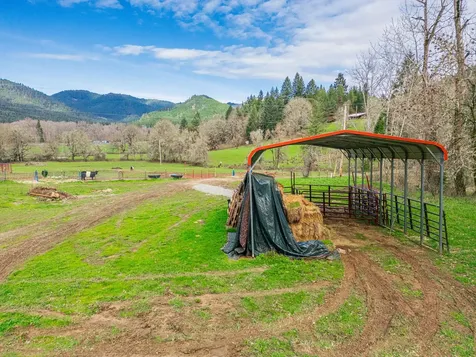 2042 Ranchero Road Glendale OR 97442