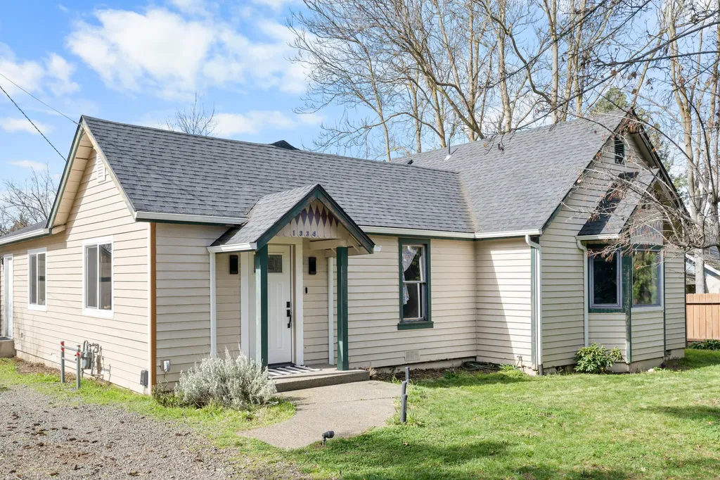1334 Lawnridge Street Medford OR 97504