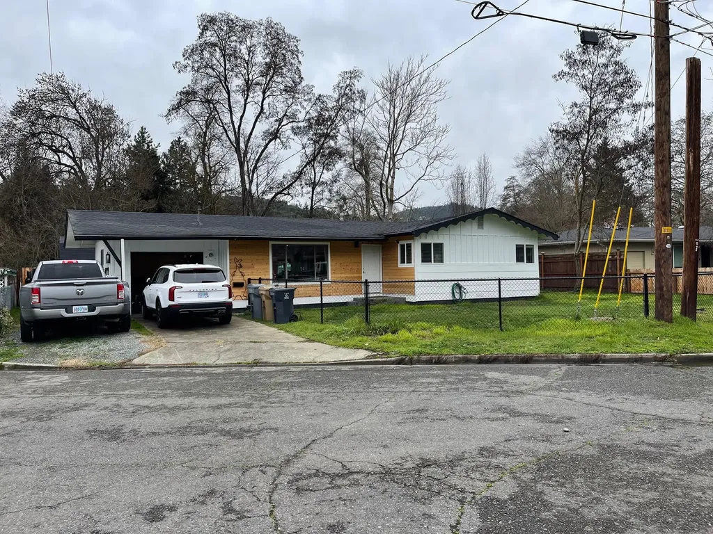 1326 NW Gilbert Way Grants Pass OR 97526