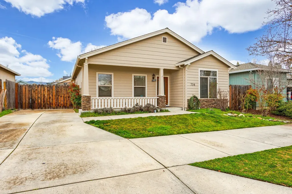 734 S Haskell Street Central Point OR 97502