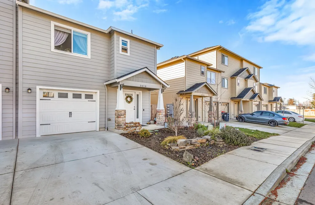 3418 Sharon Way White City OR 97503