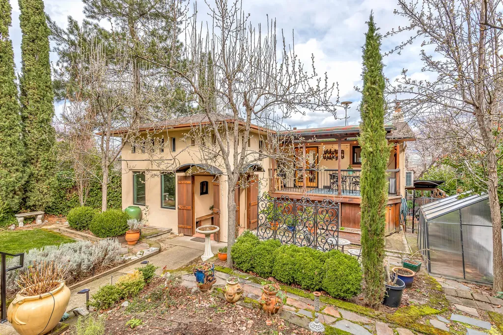 499 Iowa Street Ashland OR 97520