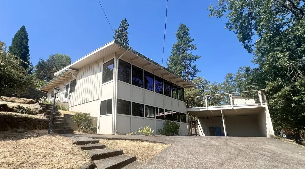 565 Elkader Street Ashland OR 97520