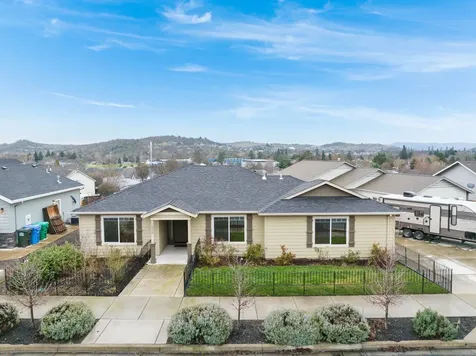575 N Heights Drive Eagle Point OR 97524
