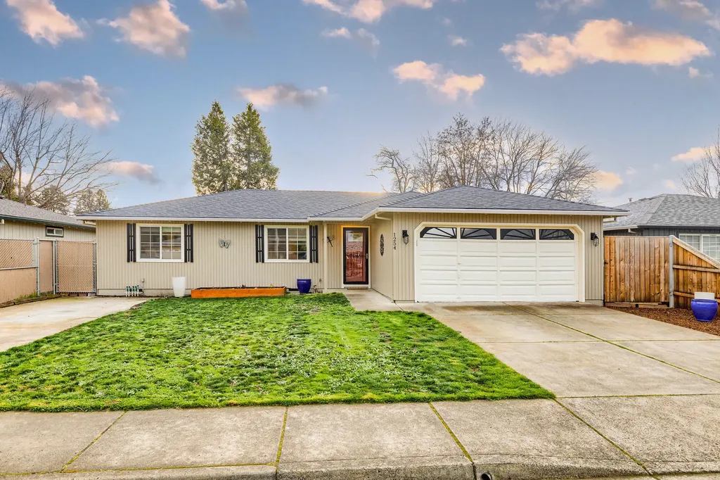 1254 Far West Avenue Central Point OR 97502