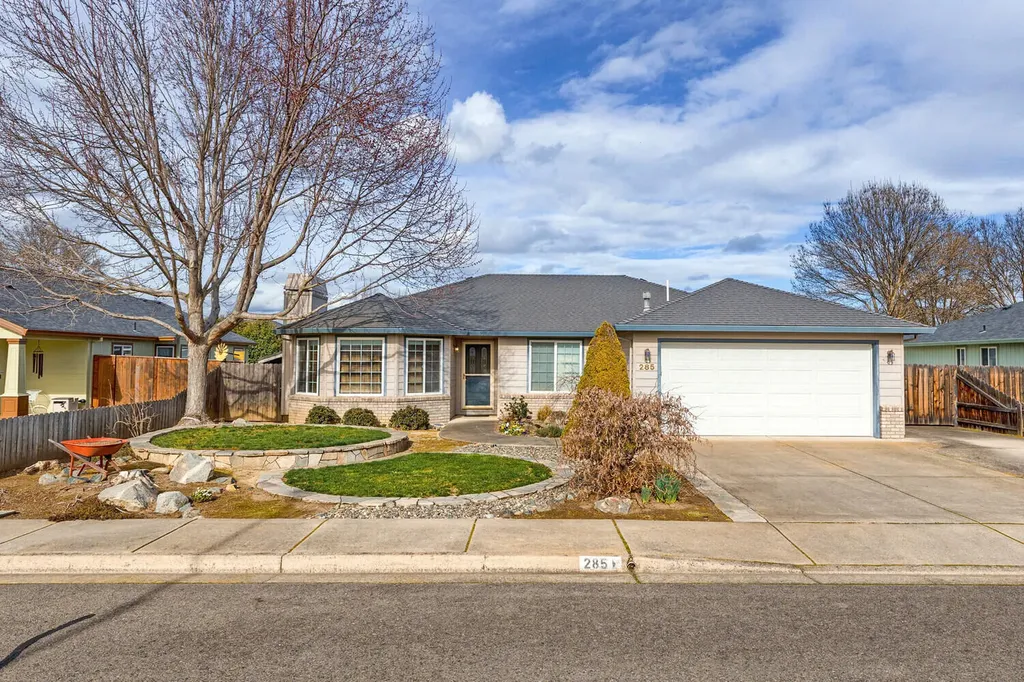 285 Willow Bend Way Central Point OR 97502