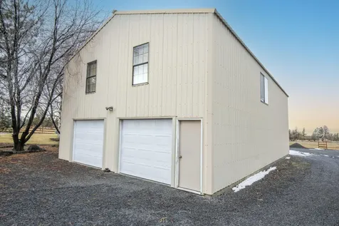 22252 Nelson Road Bend OR 97701
