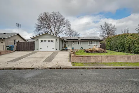 590 Laurel Street Eagle Point OR 97524
