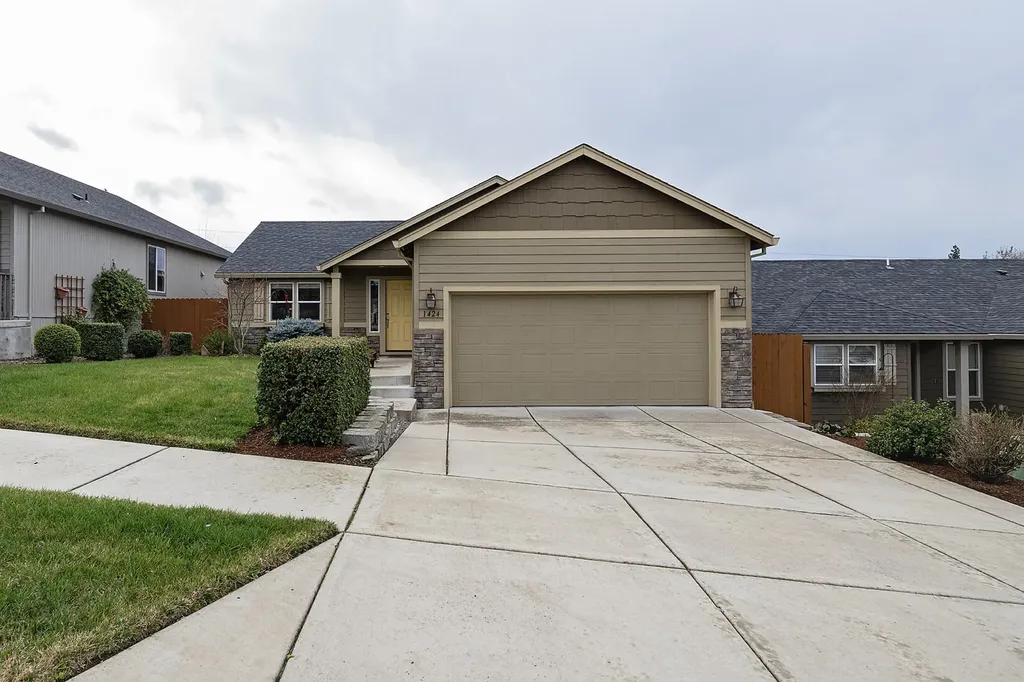 1424 Flower Street Medford OR 97504