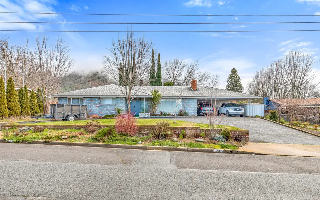 1215 NE Memorial Drive Grants Pass OR 97526