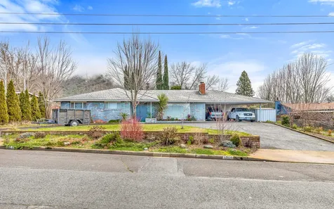 1215 NE Memorial Drive Grants Pass OR 97526