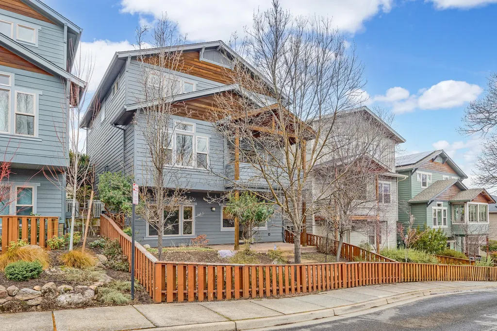 493 Park Ridge Place Ashland OR 97520