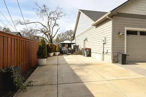 48 Black Oak Drive Medford OR 97504