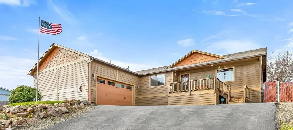 584 N Heights Drive Eagle Point OR 97524