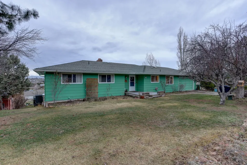 1148 NE Scenic Drive Madras OR 97741