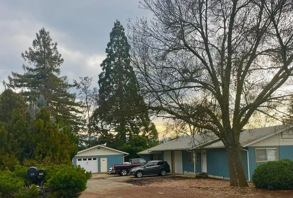 217 NE Savage Street Grants Pass OR 97526