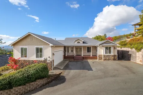 142 NW Native Run Loop Grants Pass OR 97526