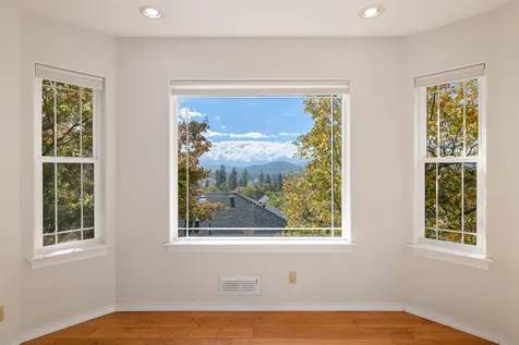 142 NW Native Run Loop Grants Pass OR 97526