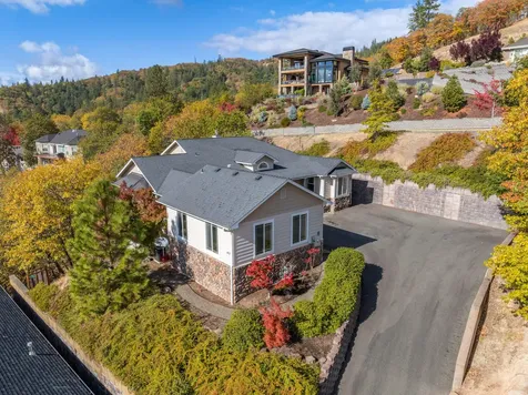 142 NW Native Run Loop Grants Pass OR 97526